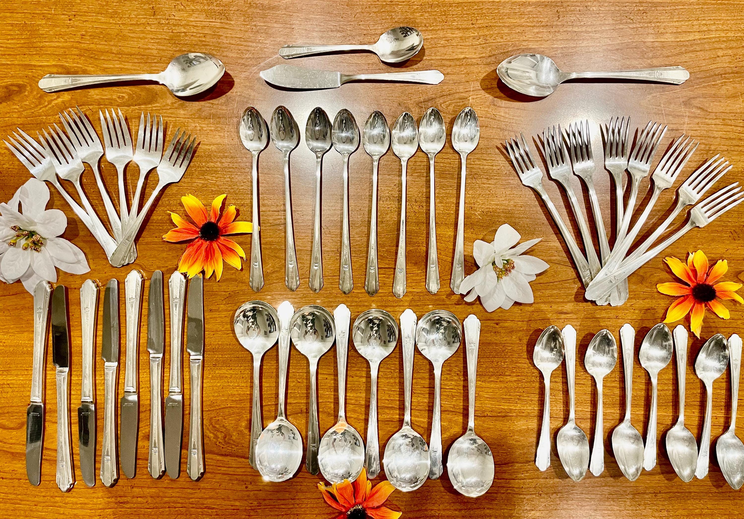 Oneida WM. Rogers Vintage Silverplate Flatware Set of 50