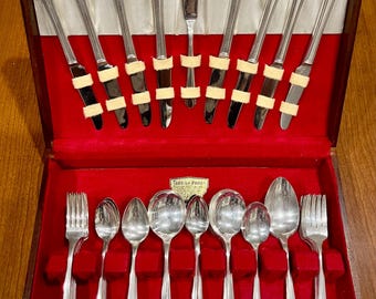 Oneida WM. Rogers Vintage Silverplate Flatware Set of 50