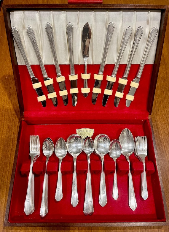 Oneida WM. Rogers Vintage Silverplate Flatware Set of 50