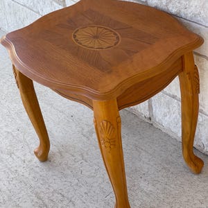 Vintage Oak Wood End Table: Marquetry Inlay Top, Carved Cabriole Legs, French Provincial Style (22”W-20”D-21”H)
