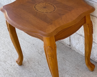 Vintage Oak Wood End Table: Marquetry Inlay Top, Carved Cabriole Legs, French Provincial Style (22”W-20”D-21”H)