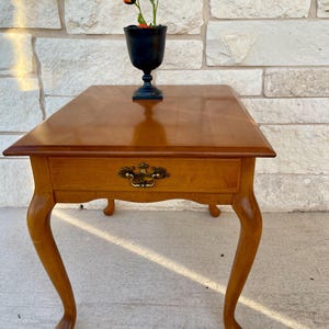 Moosehead Co Solid Maple End Table with Drawer: Vintage Heirloom Quality, Queen Anne Legs, Rustic Farmhouse Decor 22.5”H-21”W-26.5"D