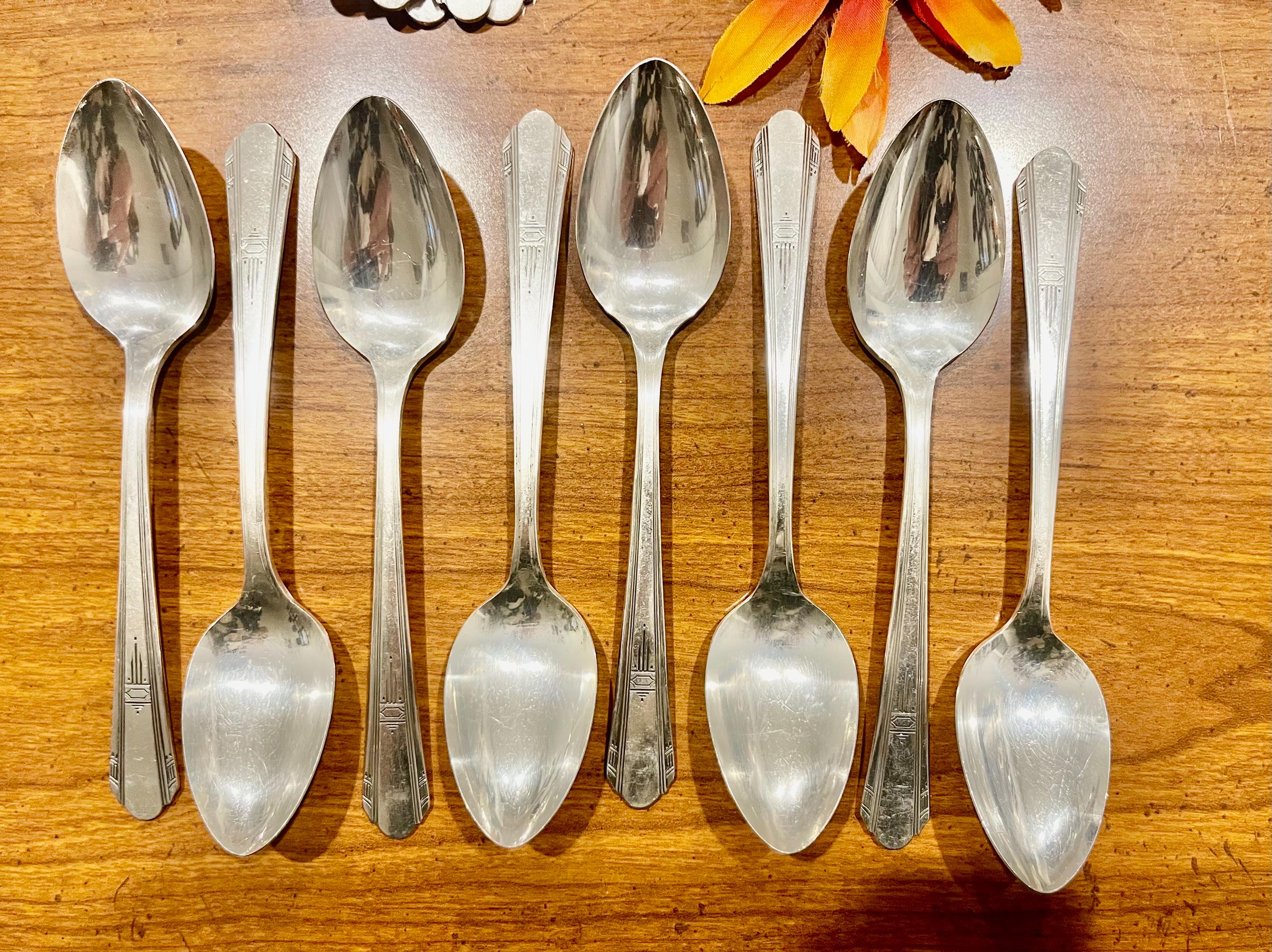 Oneida WM. Rogers Vintage Silverplate Flatware Set of 50