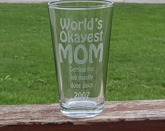 Worlds Okayest Mom Glass Engraved Pint Glass Fathers Day Gift - New Mom Gift - Funny Mothers Day Gift - Original Mom gift - Fun Mom gift