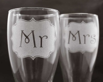 Decorative Wedding Mr and Mrs Beer Glasses Set of Two - Rustic Wedding Decor, His and Hers Beer Glass, Bridal Shower Gift