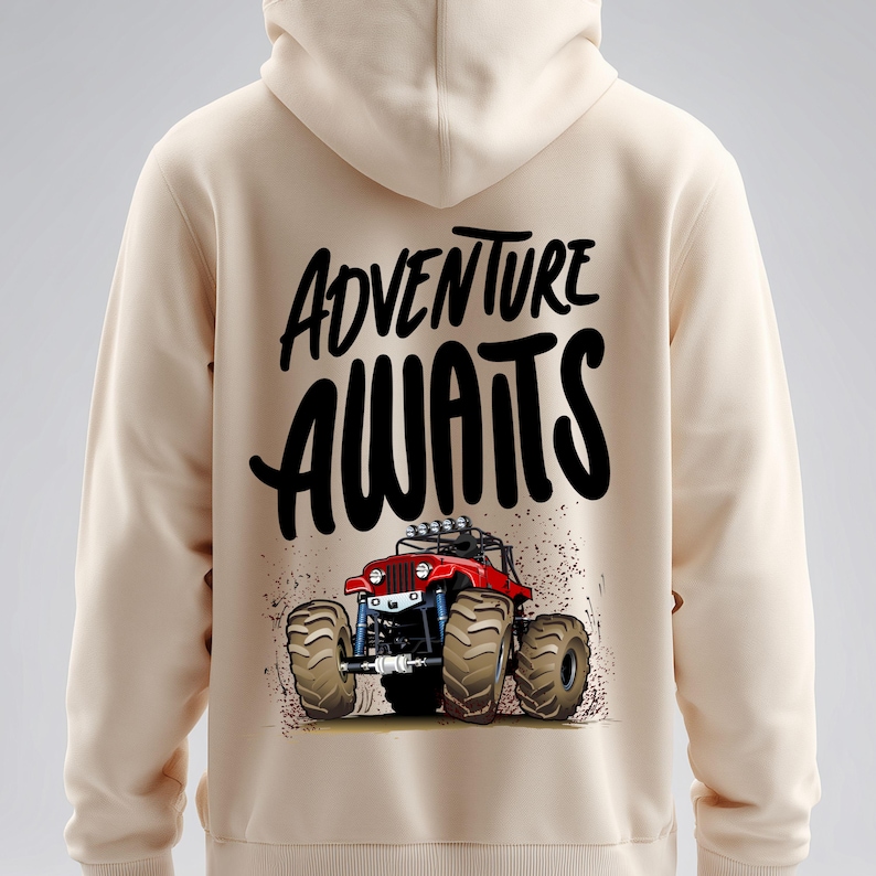 Peut inclure: Sweat &agrave; capuche beige avec un dessin d'un monster truck rouge et l'inscription noire "ADVENTURE AWAITS". Le camion a de gros pneus et se d&eacute;tache sur des &eacute;claboussures marron. Le sweat &agrave; capuche a une capuche et une coupe d&eacute;contract&eacute;e.