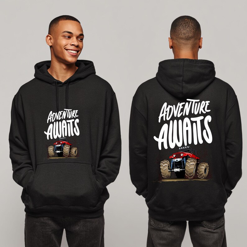 Peut inclure: Sweat &agrave; capuche noir avec l'inscription "ADVENTURE AWAITS" en blanc. Un dessin de monster truck rouge est en dessous. Le sweat est pr&eacute;sent&eacute; de face et de dos.
