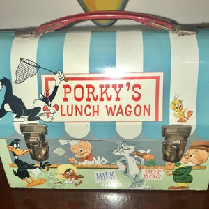 vintage 1950s thermos brand Looney Toons Porky’s Lunch Wagon metal dome lunch box LB lunchbox RARE