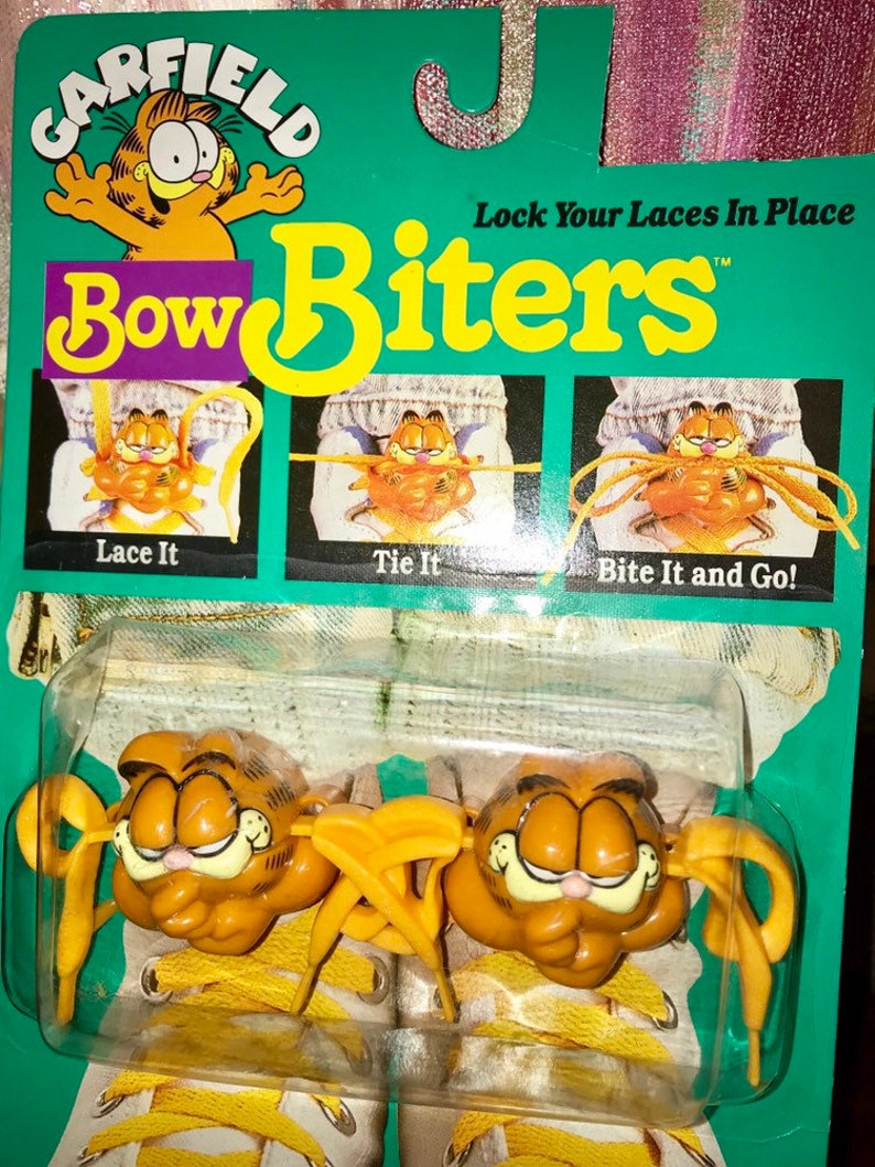 1989 Brookside Garfield the cat bow biters for shoe laces