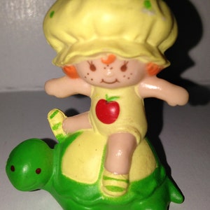 1981 American Greetings Strawberry Shortcake friend Apple dumpling and tea time turtle PVC