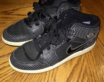 vintage retro Nike Air Jordon shoes made China size 7 Y RARE