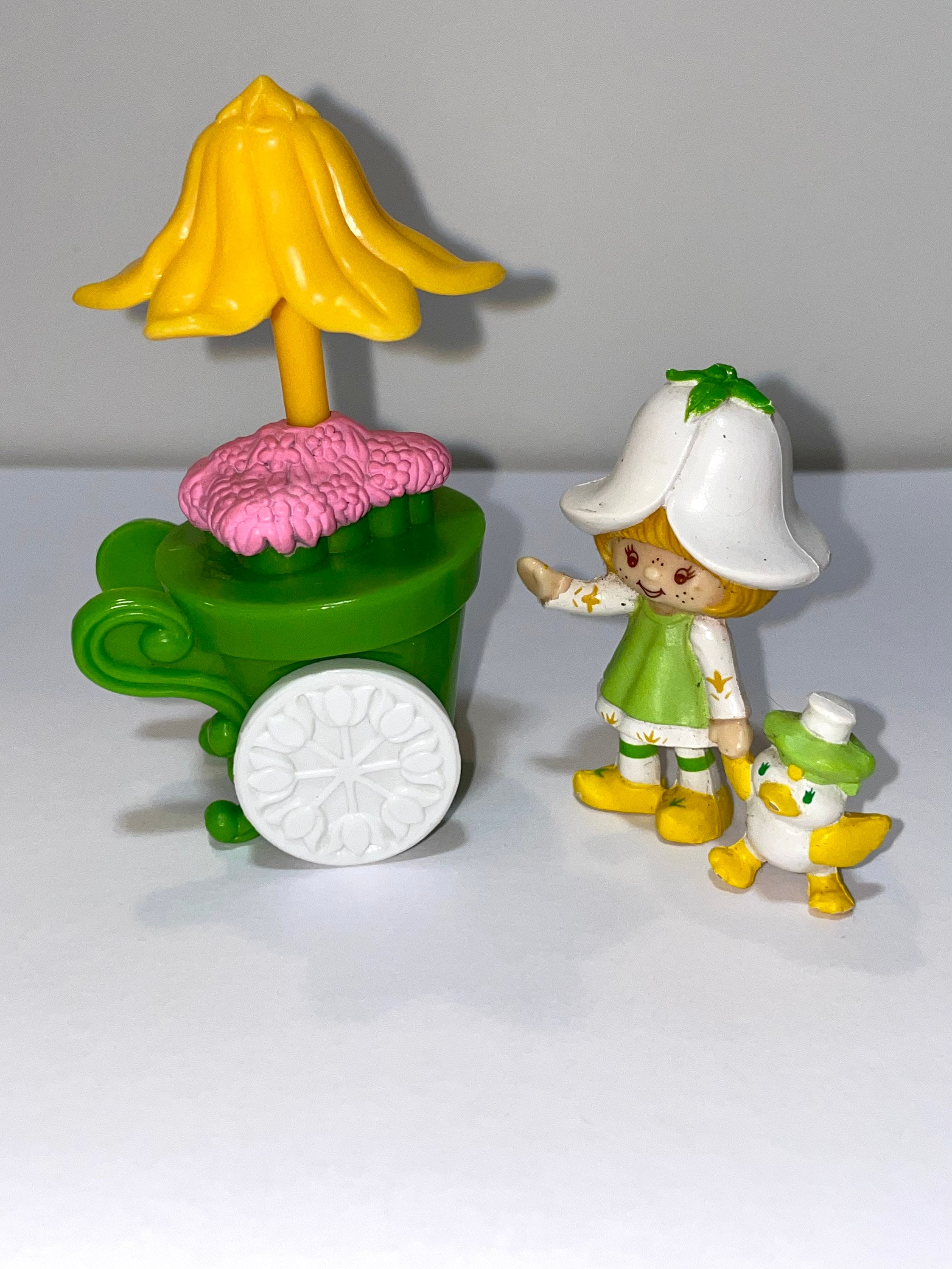 【まーちゃんさま】vintage figure ୨୧ * グリーンの瞳のブタさん Vintage American Greetings Strawberry Shortcake Friend Mint Tulip