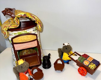 1980 Fisher Price FP woodseys no 961 grandma and Grandpas general store  squirrel finger puppet play set