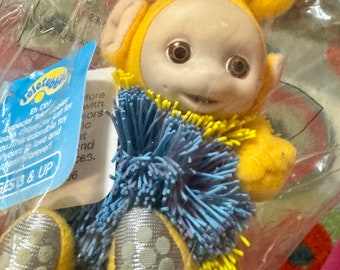 1999 Teletubbies Oddzon Laa-laa Plush Koosh Ball MISP Dead