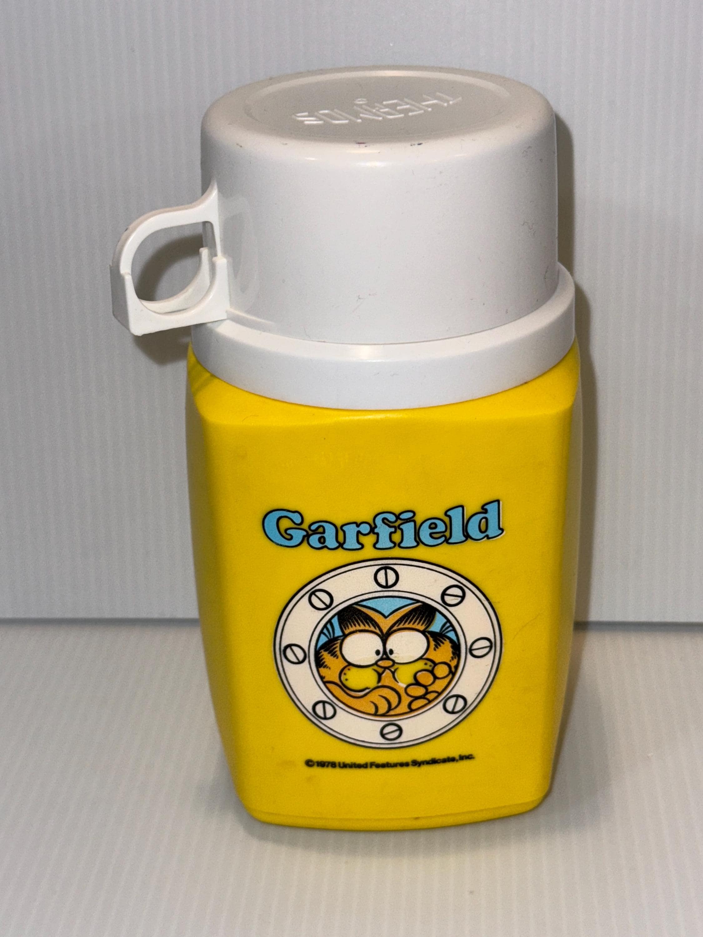 1978 thermos Jim Davis United feature syndicate Garfield plastic lunch box  thermos (thermos only)
