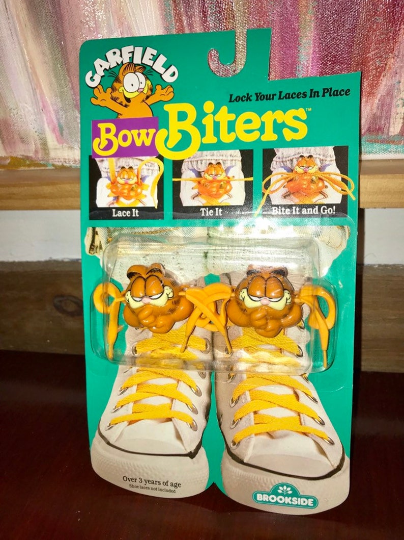 1989 Brookside Garfield the cat bow biters for shoe laces