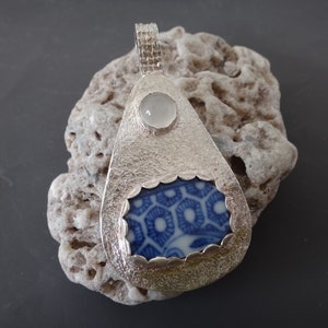 Fine Silver Chaney and Moonstone pendant image 3