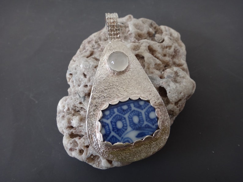 Fine Silver Chaney and Moonstone pendant image 3