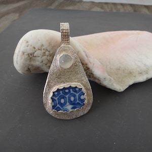 Fine Silver Chaney and Moonstone pendant image 5