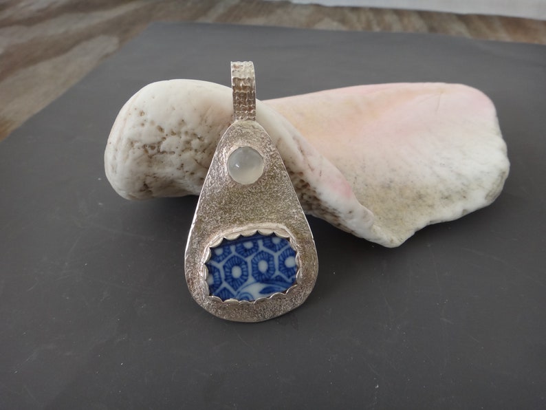 Fine Silver Chaney and Moonstone pendant image 5