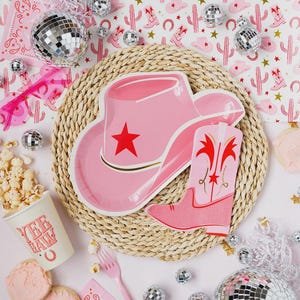 Assiette en carton en forme de chapeau