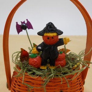 Happy Haunting Seagrass Pumpkin Basket – 10.6 Inch Jack-O-Lantern Decor With Metal Frame For Halloween