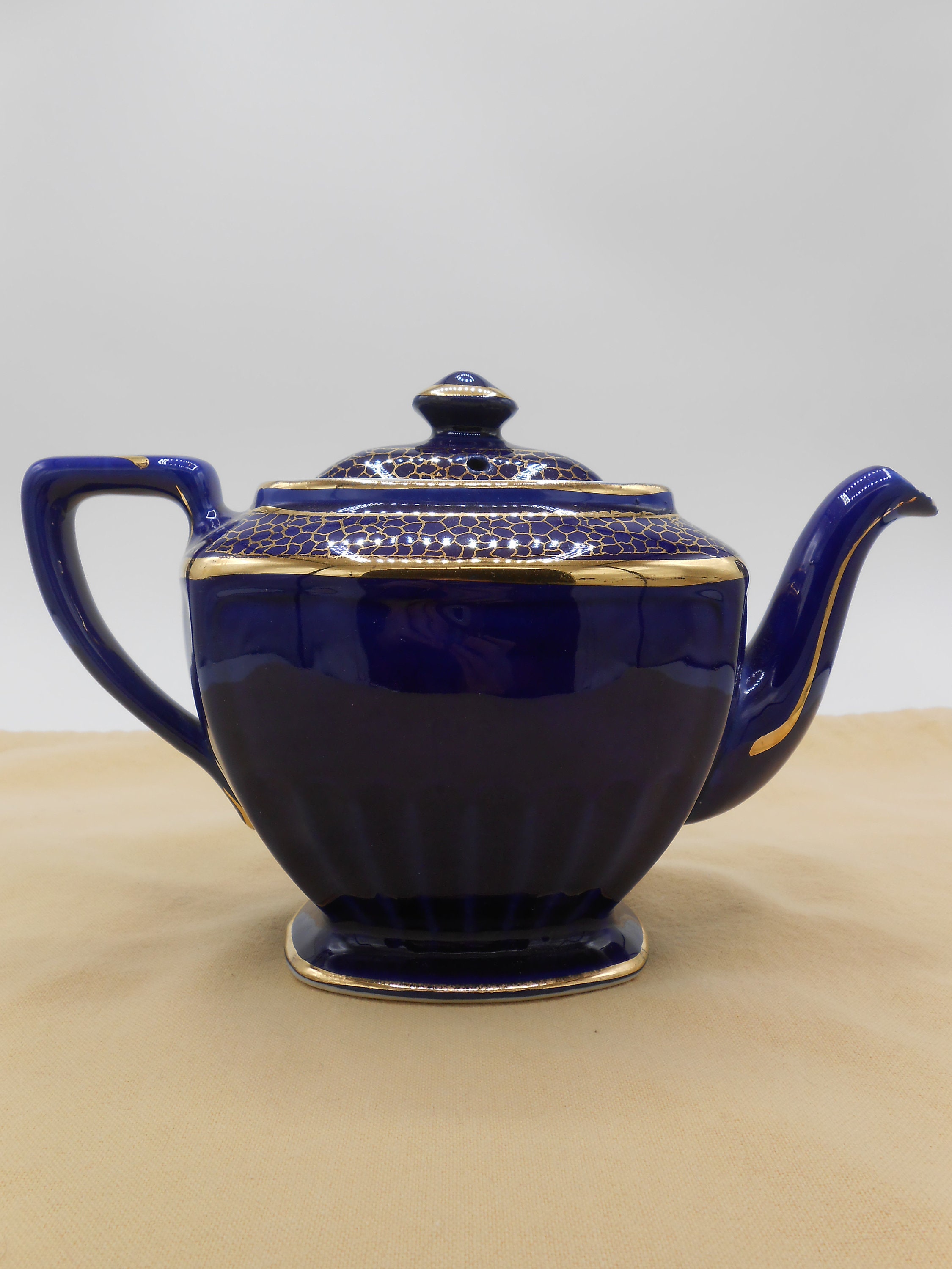 Vintage HALL COBALT BLUE AIRFLOW TEAPOT 6 CUP ART DECO GOLD TRIM Made