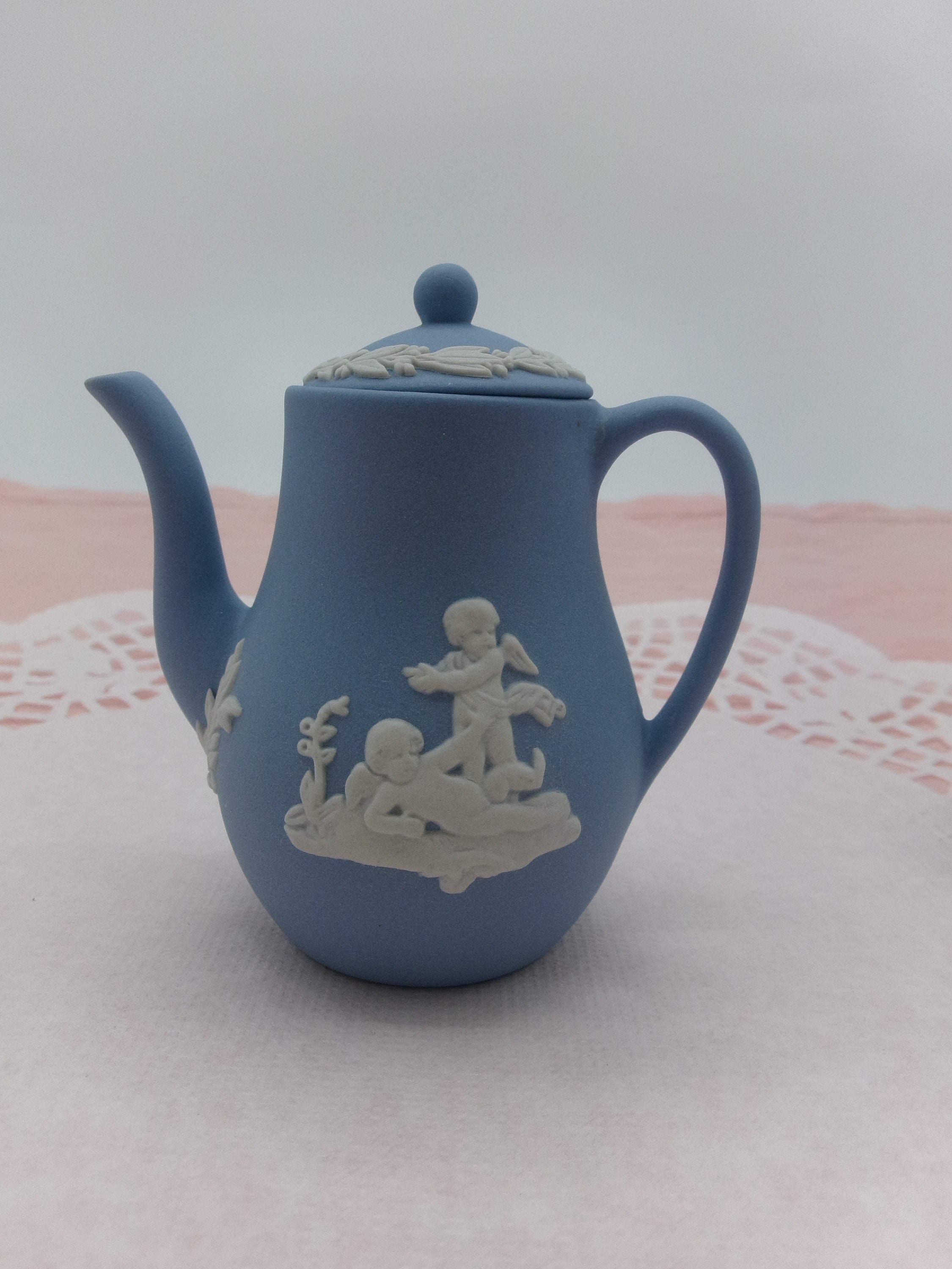 置物  miniature Blue JASPER WARE Set miniature Blue JASPER WARE Set