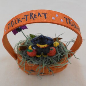 Happy Haunting Seagrass Pumpkin Basket – 10.6 Inch Jack-O-Lantern Decor With Metal Frame For Halloween