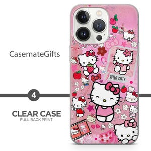 Puede incluir: Funda transparente para tel&eacute;fono con impresi&oacute;n completa en la parte posterior con personajes de Hello Kitty, fresas y lazos sobre un fondo rosa. La funda tiene el texto "Hello Kitty" y "CasemateGifts".