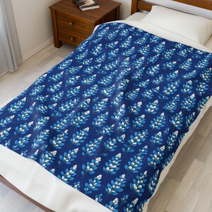 Texas Bluebonnet Velveteen Plush Blanket: Floral Home Decor Throw