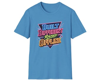 T-shirt Built Different Raised Offline | T-shirt graphique néon rétro années 80