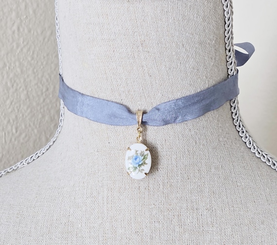 アクセサリー blue and white porcelain ribbon necklace Blue Rose Choker, Victorian Ribbon Necklace, Gilded Age Jewelry - Etsy