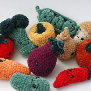 Set di schemi all'uncinetto per peluche vegetariani • 12 verdure amigurumi in formato PDF • Broccoli, carote, pomodori e altro