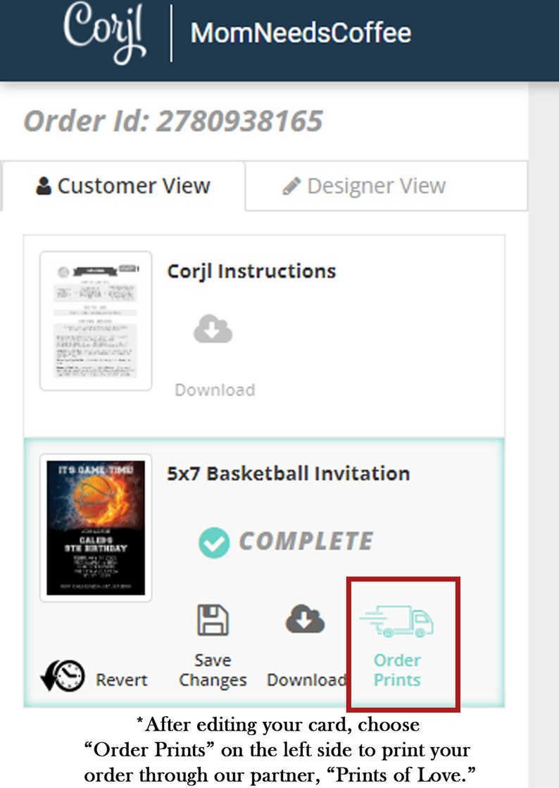 Op de afbeelding: Schermafbeelding van een website-interface met de tekst "MomNeedsCoffee" en "Order Prints". De interface toont een basketbaluitnodiging en instructies voor het bestellen van afdrukken. De tekst "5x7 Basketball Invitation" is zichtbaar.