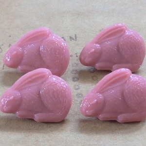 Nr 76 Vintage Glasknappar, Barnknappar, 4 Styck, Kaniner, Rosa, 18 x 15 mm, Neugablonz