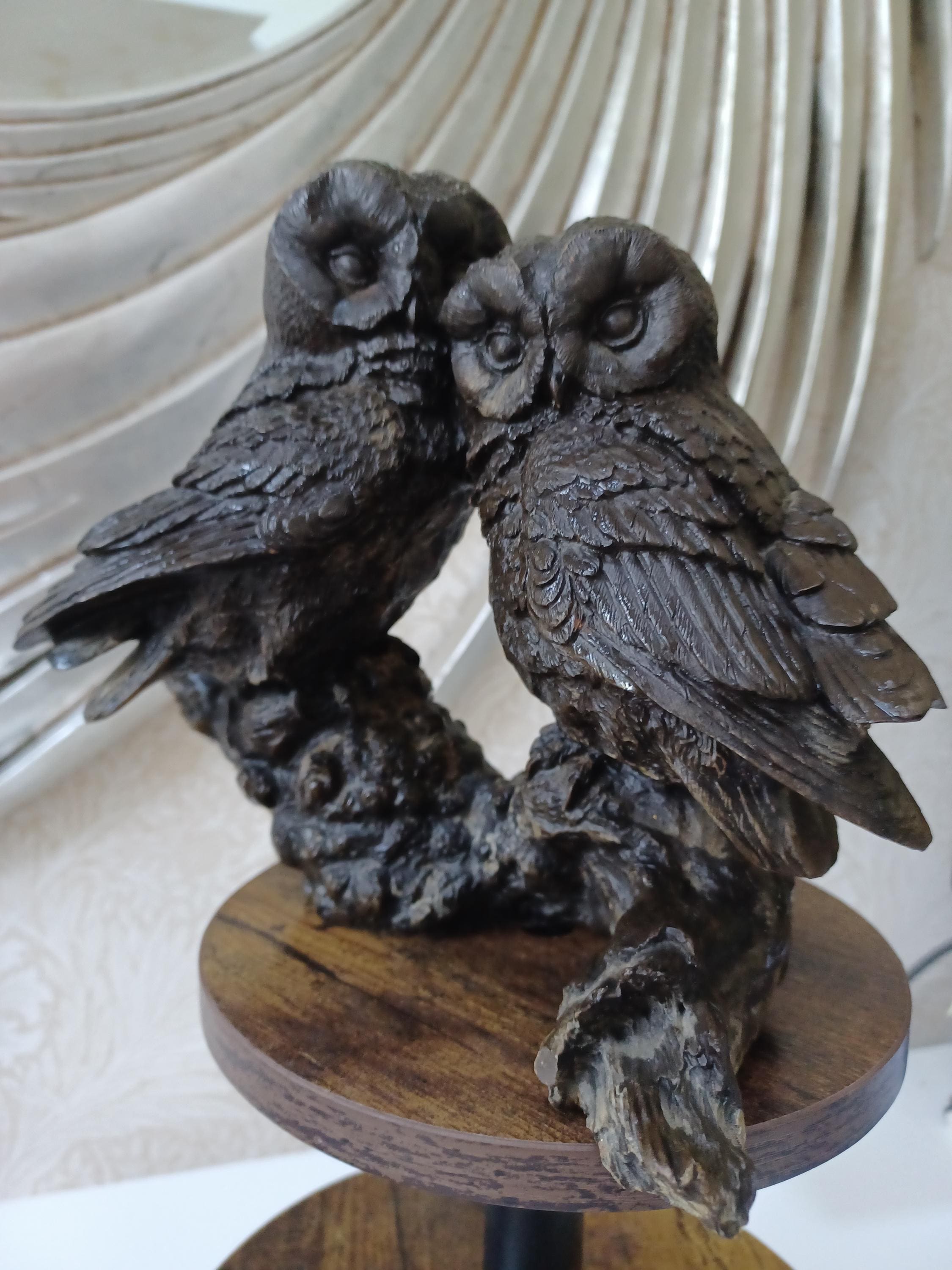 Stunning detailed owl figures ornament