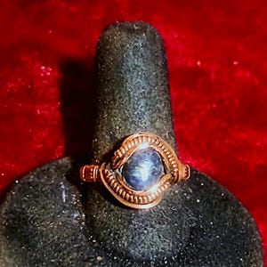 手作りのワイヤーラップ銅リング、ラピスラズリ付き、サイズ8