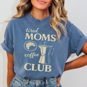 Coffee Lovers Moms Aesthetic Coffee Shirt, Vintage Coffee Shirt Comfort Colors Tee, Mom Life Retro Coffee Gift for Mom, Glower Mom Shirts