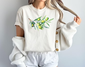 Camiseta de rama de olivo en acuarela: Camiseta botánica con colores reconfortantes, regalo para amantes de la naturaleza.