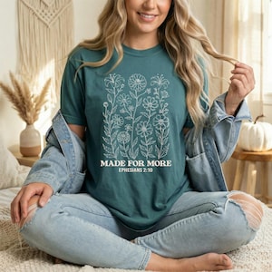 Camiseta con estampado floral y versículo bíblico Made For More / Camiseta cristiana con la cita de Efesios 2:10