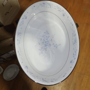 Noritake Carolyn 2693 - Like New 11&quot; Oval Serving Platter - discontinued