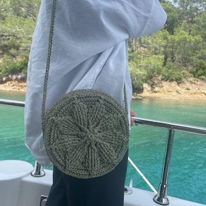 Handgefertigte runde grüne Häkelpapiergarntasche - Umweltfreundliche Schultertasche - Reißverschluss - Sommer-Strand-Umhängetasche