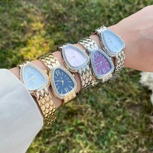 Adjustable Women Watch, Gold Colour Woman Wrist Watch, Vintage Design, Present for Her, Gift for Her, Steel Watch, Black Dial, Trendy Watch