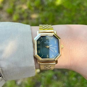 Adjustable Women Watch, Gold Colour Woman Wrist Watch, Vintage Design, Present for Her, Gift for Her, Steel Watch, Black Dial, Trendy Watch