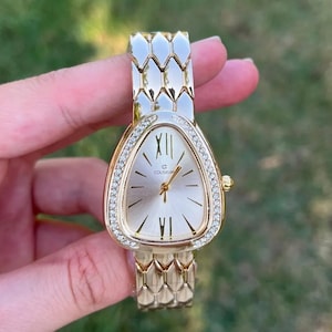 Adjustable Women Watch, Gold Colour Woman Wrist Watch, Vintage Design, Present for Her, Gift for Her, Steel Watch, Black Dial, Trendy Watch