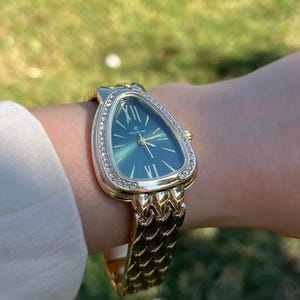 Adjustable Women Watch, Gold Colour Woman Wrist Watch, Vintage Design, Present for Her, Gift for Her, Steel Watch, Black Dial, Trendy Watch