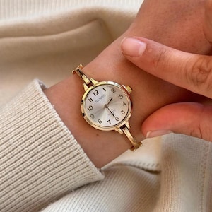 Adjustable Women Watch, Gold Colour Woman Wrist Watch, Vintage Design, Present for Her, Gift for Her, Steel Watch, White Dial, Trendy Watch