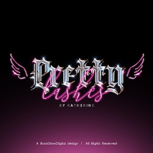 Puede incluir: Un diseño de logotipo con las palabras "Pretty Lashes" en una fuente gótica cromada, con un brillo de neón rosa. El diseño incluye pequeños acentos de alas y el texto "By Katherine" debajo, sobre un fondo degradado negro y morado.