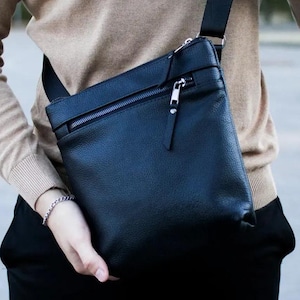 Handmade Leather Crossbody Messenger Bag: Classic Everyday Shoulder Bag